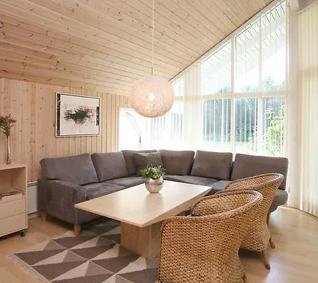 Semesterbostad Four-bedroom Holiday In 5 *