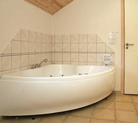 Semesterbostad Four-bedroom Holiday In 5 Rødby