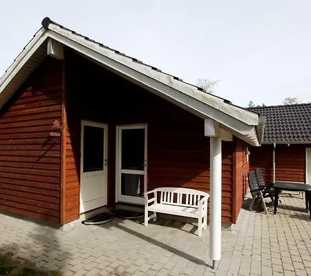 Semesterbostad Four-bedroom Holiday In 5